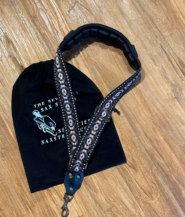 Velvet storage bag for your seventies sax strap.